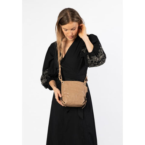 aunts & uncles - Umhängetaschen - aunts & uncles Umhängetasche Mrs. Chocolate Cookie timeless taupe