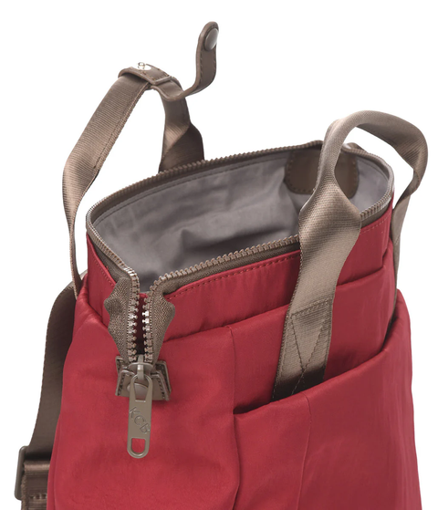 KCB Rucksack Mochila Mediana cereza